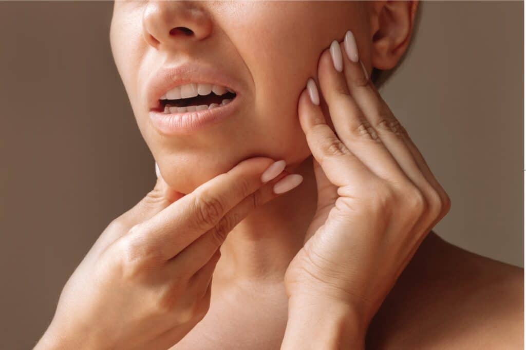 Jaw clicking