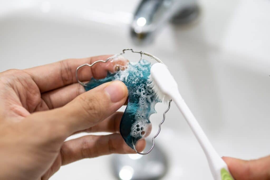 Plaque Cleaning from retainer